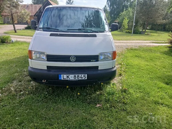 Volkswagen Labs darba zirgs, lec uz sitiena, jebkādā salā. Kā