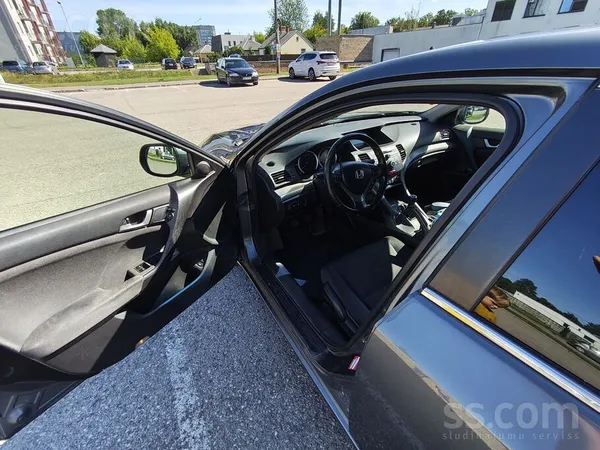 Honda Pārdodu Honda Accord ar uzticamo 2.0 benzīna dzinē