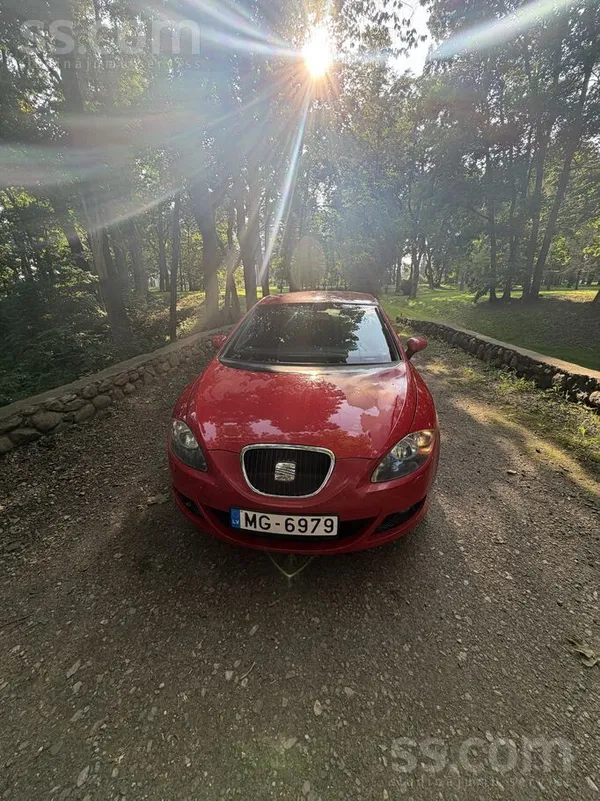 Sveicināti. Tiek tirgots Seat Leon ar sportisko 2.0 benzīna dzinēju. 
Dzinē