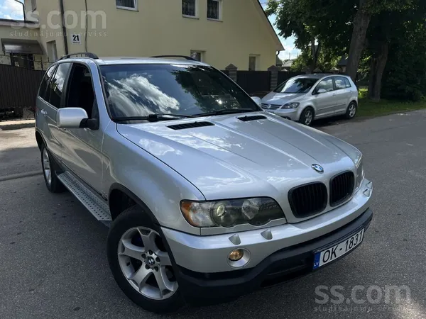 BMW Продаю машину в хорошем техническом визуальном сос