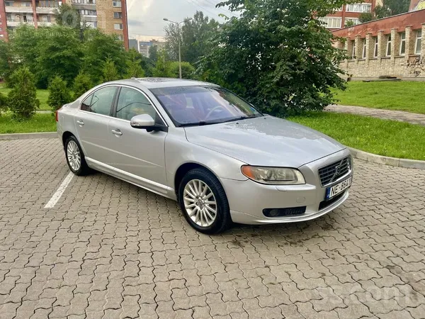 Volvo Pārdod koptu automašīnu ar svaigu tehnisko apskati