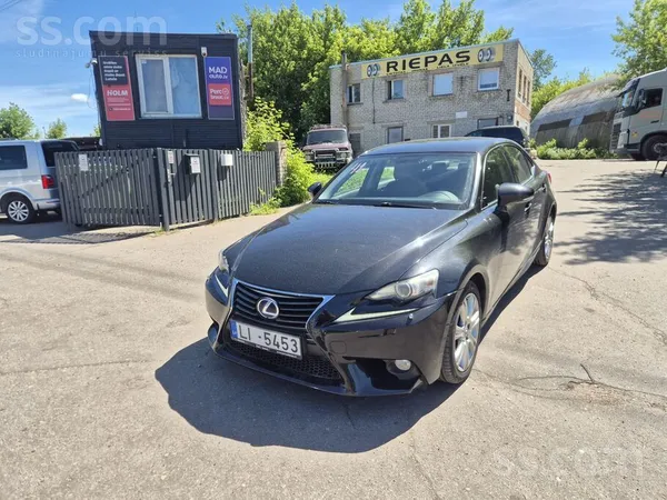 Lexus IS