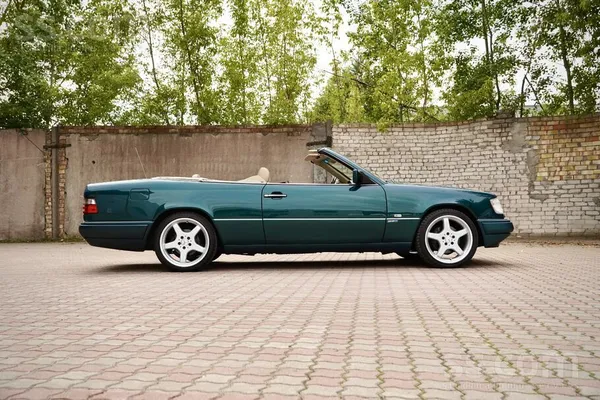 Mercedes 1 of 12 229 cabriolets produced with the 3.2L engi