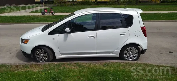 Mitsubishi Mitsubishi Colt. Двигатель 1, 1 (55 kW) бензин. Ме