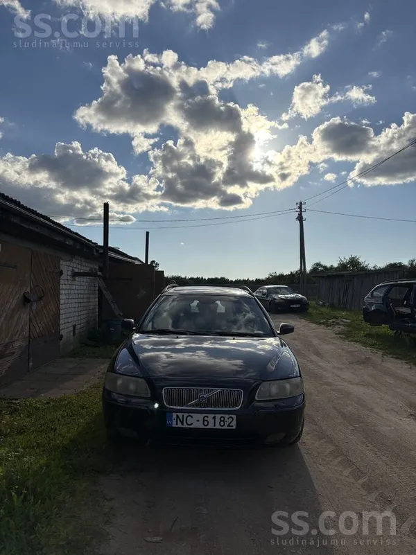 Volvo Pārdodu vai mainu Volvo V70. Auto ir ļoti labā teh