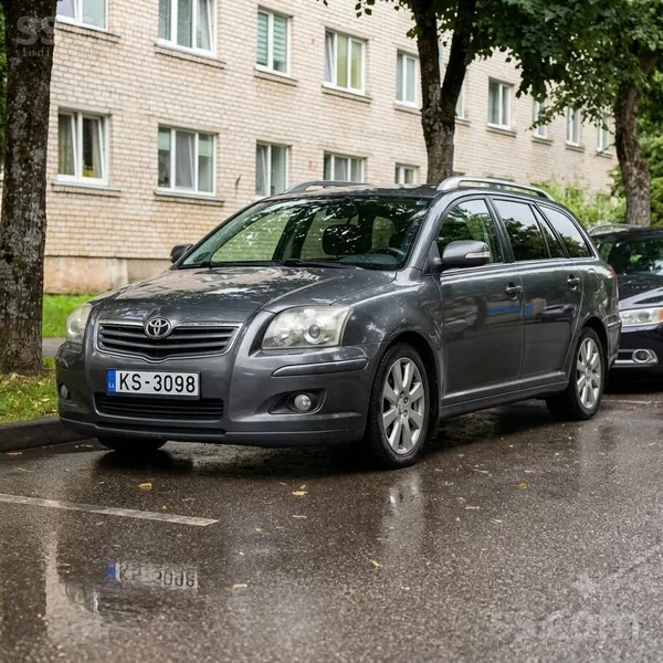 Toyota Продаю автомобиль в хорошем состоянии. Ничего дела
