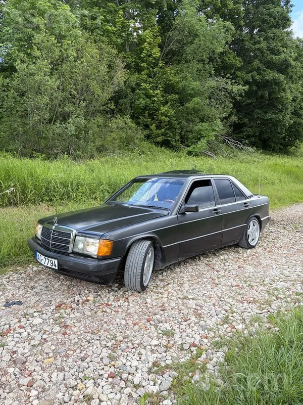 Mercedes Pardodu savu vasaras auto.