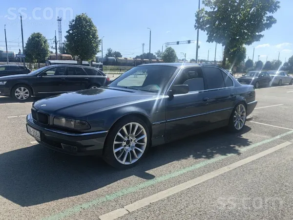 BMW 3.0 V8 Manuālis.