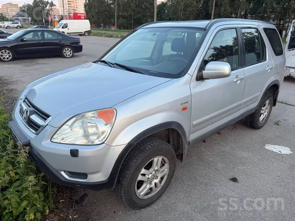 Honda Cr-V, 2.0 benzīns, manuālā ātrumkārba, pilnpiedziņa (4x4). 

Dzinējs darbojas labi. 

- Nolauzts aizmugurējais rite ...