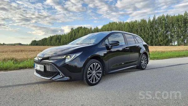 Toyota Pārdodu koptu, ekonomisku un uzticamu ģimenes auto