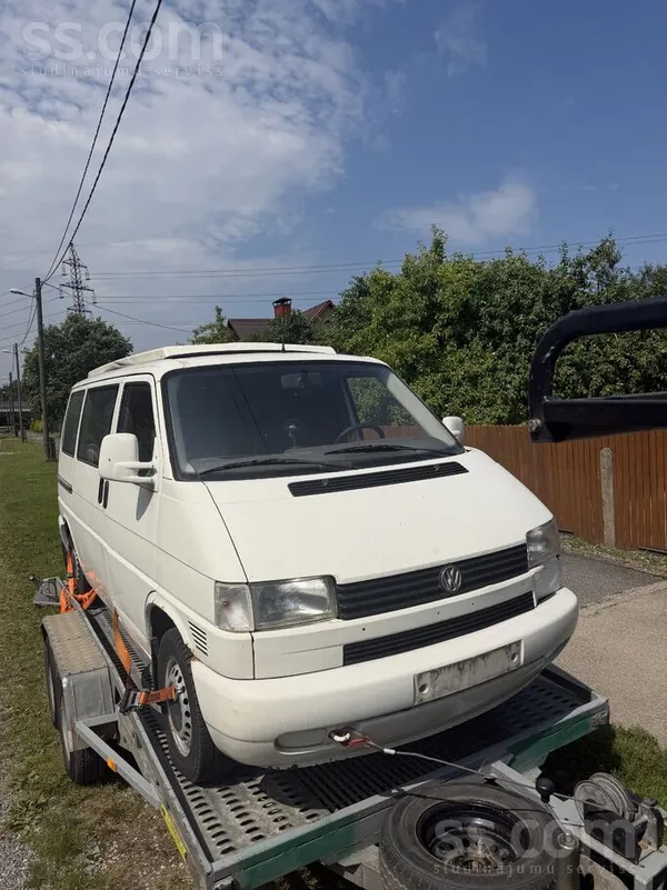 Volkswagen VW T4 Camper ar paceļamu jumtu.