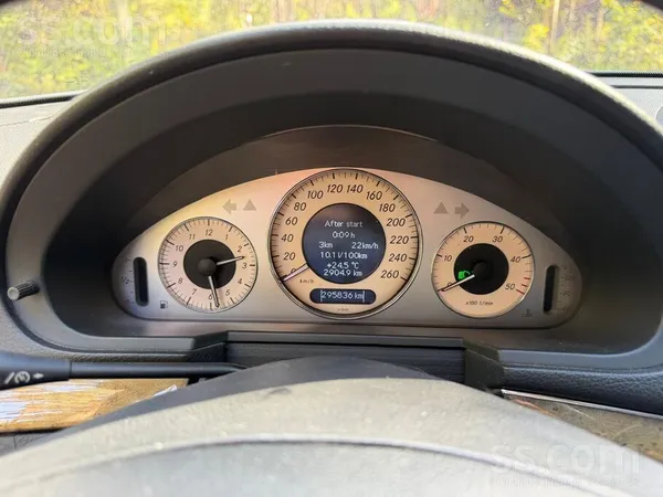 Mercedes Pārdod Mercedes E320, tikko izieta jauna TA. Avang