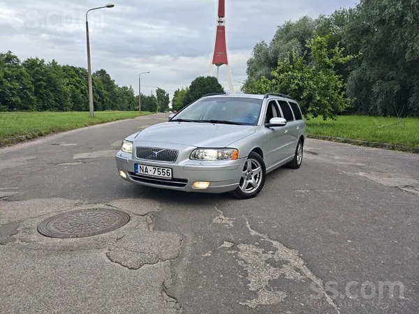 Pārdodu volvo laba stāvoklī ar svaigu apskati, protams ir sīki vizuāli defek