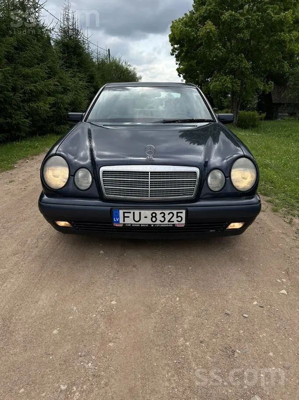 Mercedes Mercedes-Benz E230 Classic 2.3 benzīns Manuālā kār