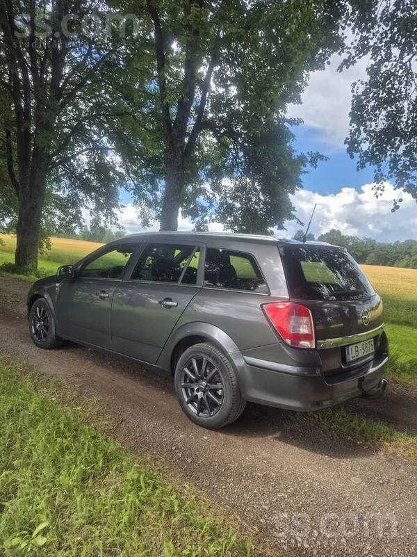 Opel Tirgojās jo ģimenei ir par mazu. Auto ir kopts un 