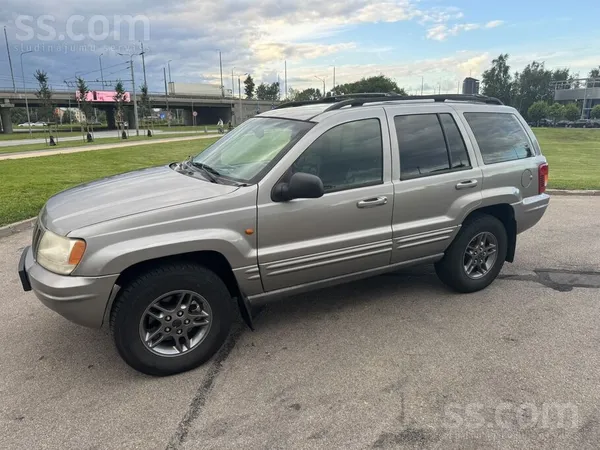 Jeep Pārdošanā 200. gada Jeep Grand Cherokee WJ. Pieklā