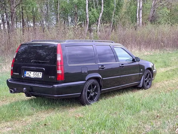 Volvo Zvanīt uz noràdīto telefona numuru. ...