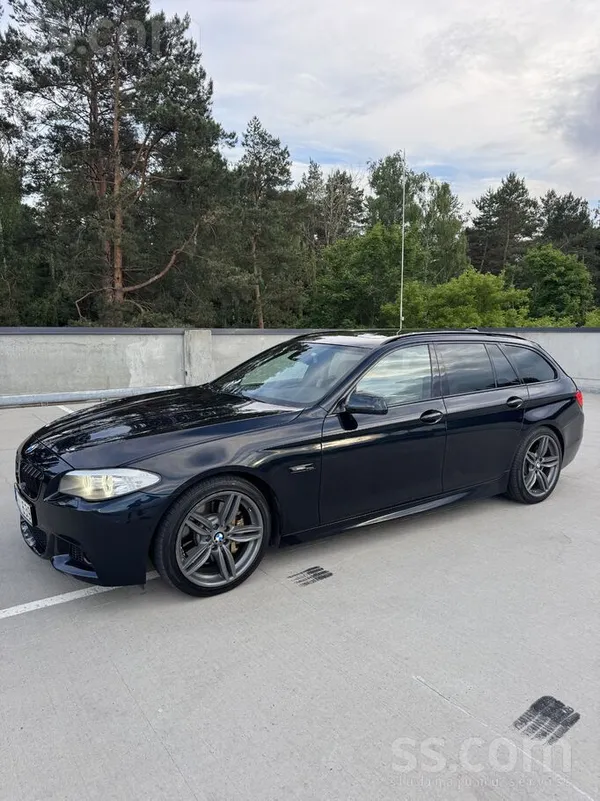 BMW 530d M Sport Individual Petrol Mica Metallic