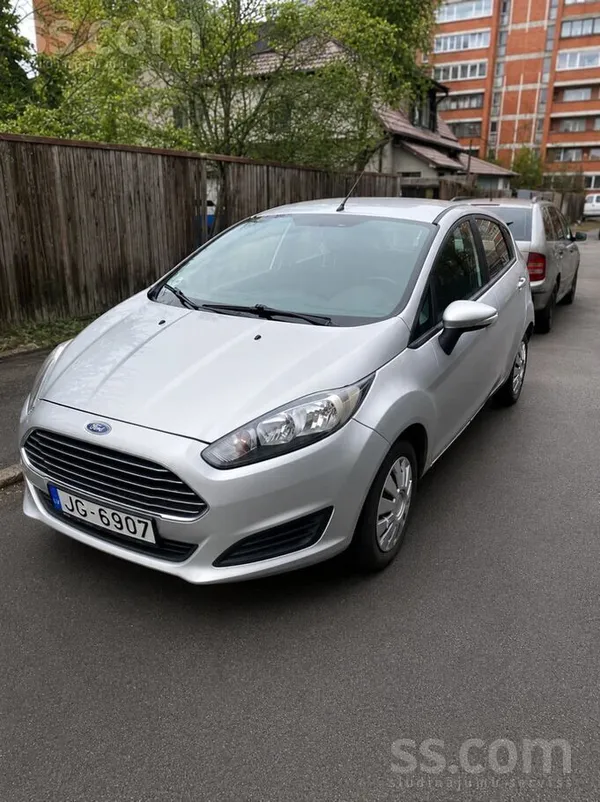 Ford Pārdod Ford Fiesta ar 1.3 benzīna dzinēju un mehān