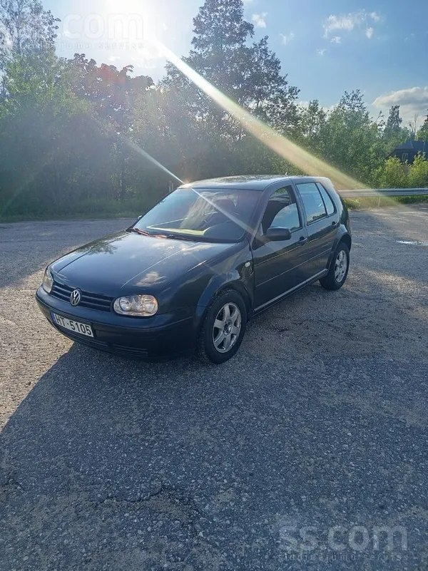 Volkswagen Pārdod tautas mašīnu jauna skate sēdies un brauc. 