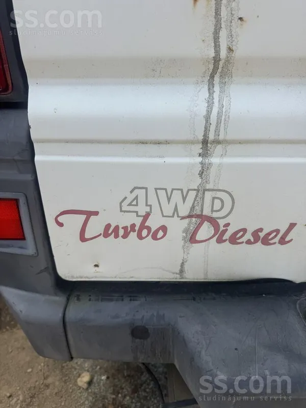 4x4 Mitsubishi L-300 cena motoram un tiltiem ...