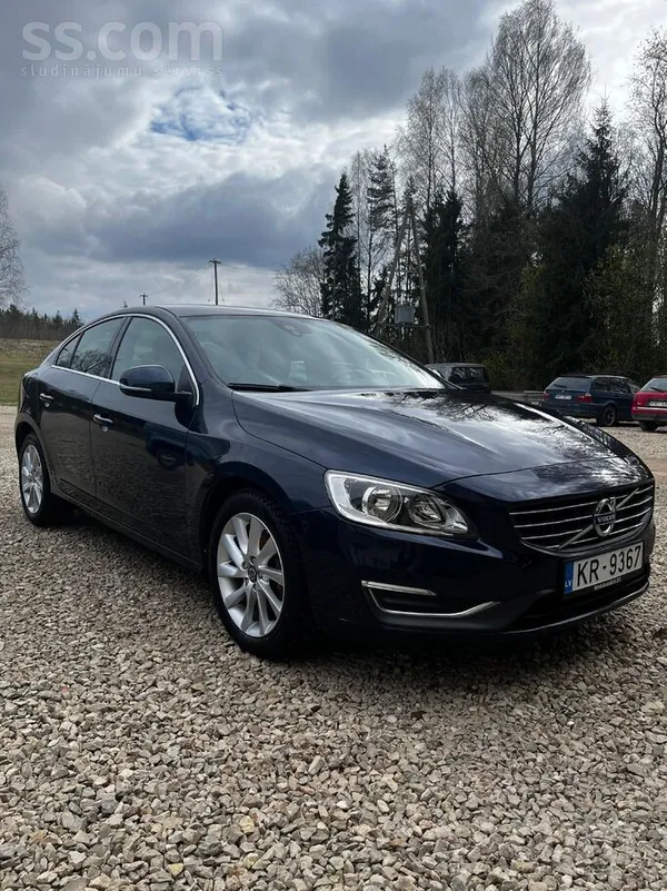 Pārdod volvo s60. Ļoti ekonomisks un smuks auto. Vidējais degvielas patēriņš