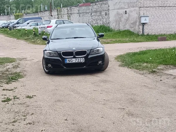 BMW Nav ar ko doties uz svētku zaļumballi? Unikāla ies