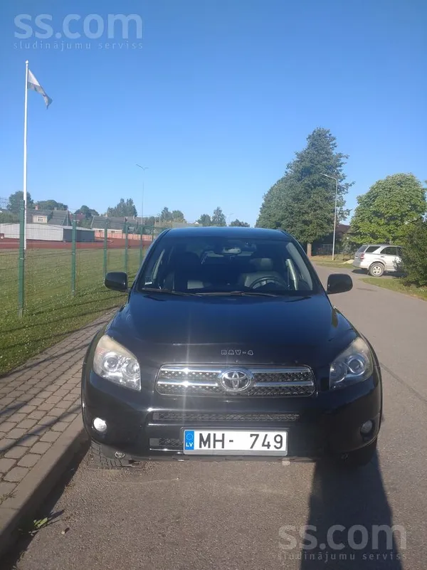 Toyota Tiek pārdots uzticams, kopts auto, ko lietojis pen