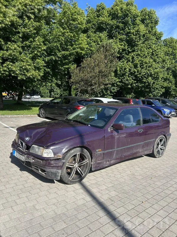 E36 kompakts. Virsbuve, apakša dziva. 
Ruc, brauc. 
Uzsists purnins mazliet, bampers, brille, kapots. 
Recaro pusada. 
Pr ...