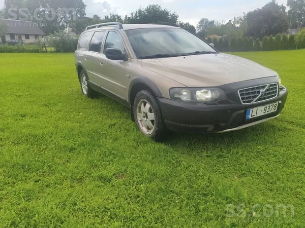Tiek tirgots Volvo xc70 2.5 turbo benzins ar gāzi, skate izieta un derīga lī