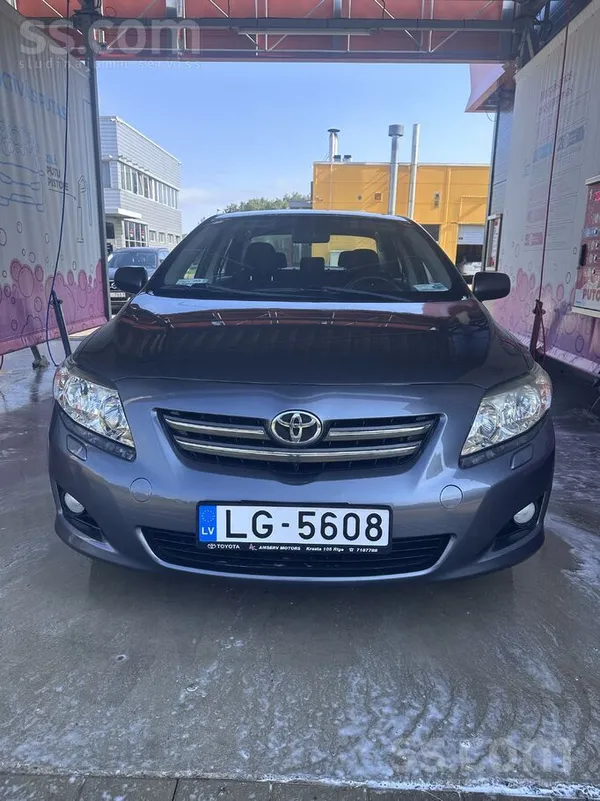 Toyota Продается Toyota Corolla 1.6 бензин, автомат.