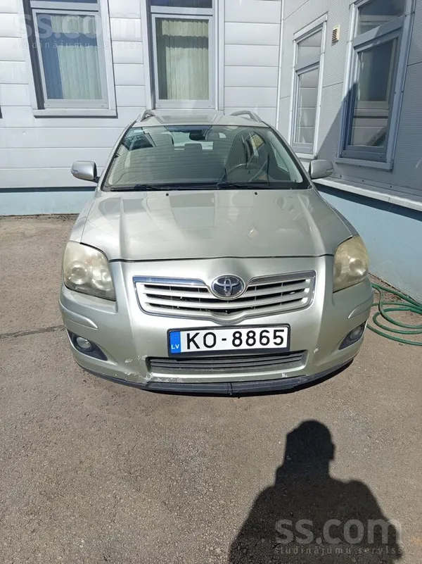 Toyota Pārdodu auto ar praktiski jaunām vasaras riepām. P