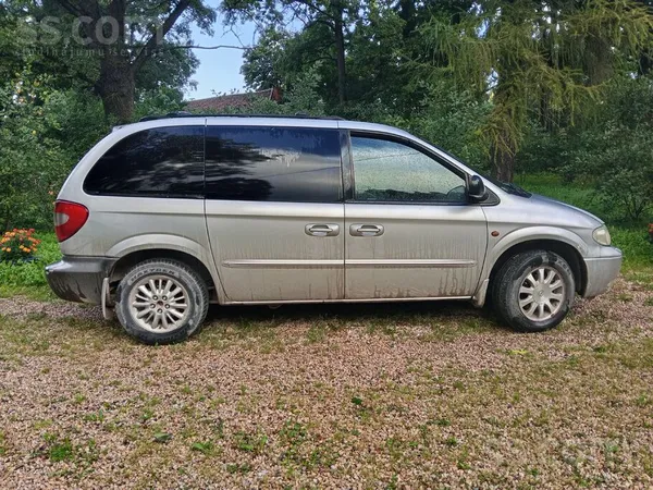 Chrysler Pārdodu ar nelieliem defektiem. 