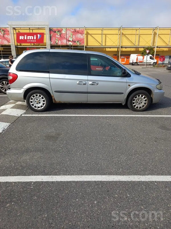 Chrysler Auto tiek izmantots ikdienā kā kravas automašīna. 