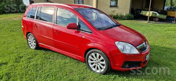 Opel Pārdodas opel zafira. 7sēdvietas. vizuāli defektiņ