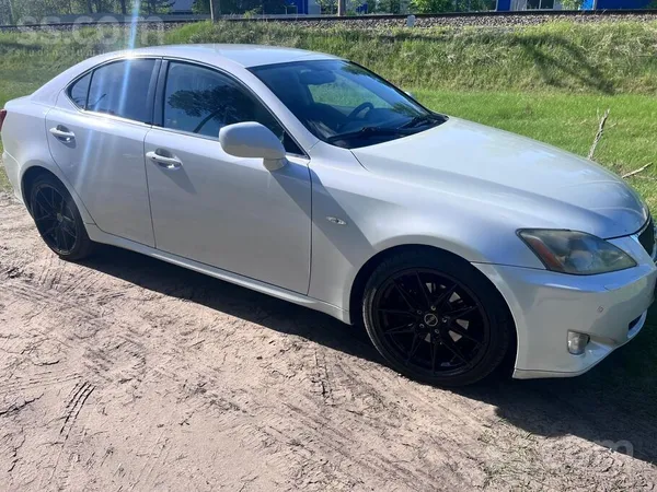 Lexus Pardodu lexus is250 ar 2.5bendzina motoru, automat