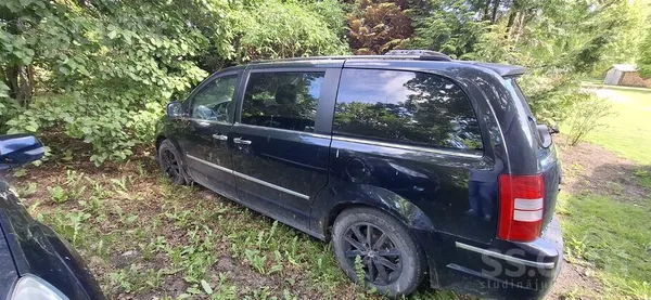 Chrysler Automašīna rezerves daļām. iedošu līdzi ziemas rie