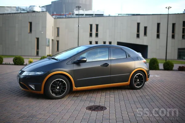 Honda Pārdod Honda Civic 1.8 benzīns, 6-pakāpju manuālā 