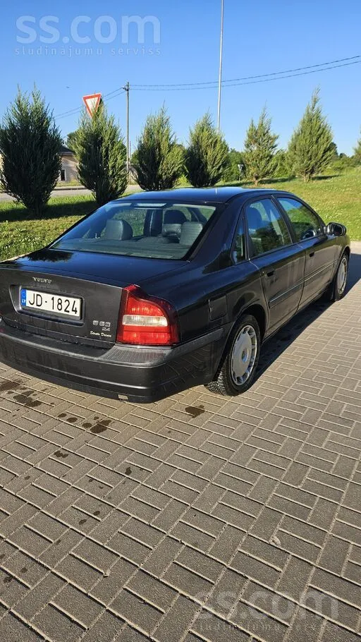 Volvo Normālā tehniskā stāvoklī, vizuāli defekti. Dzinēj