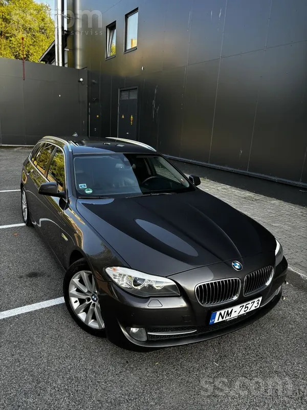 BMW Tiek pardots skaistas krāsas BMW 530 3.0 (190kW) d