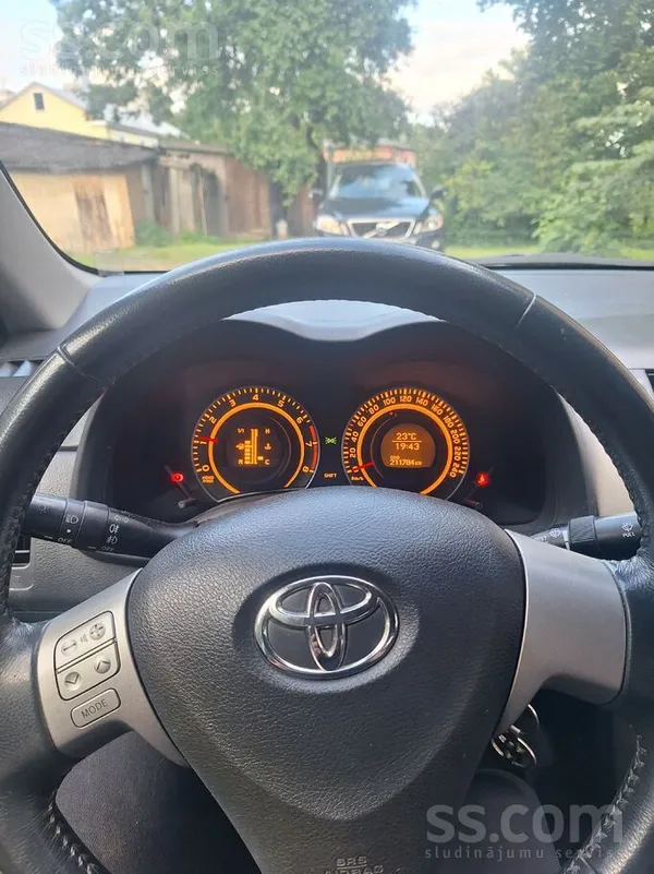 Toyota Очень надежная машина. Свежий тех. осмотр. Имеются