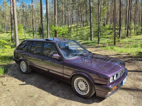 BMW 318i (E30) Daytona Violet (283) Design Edition Tou
