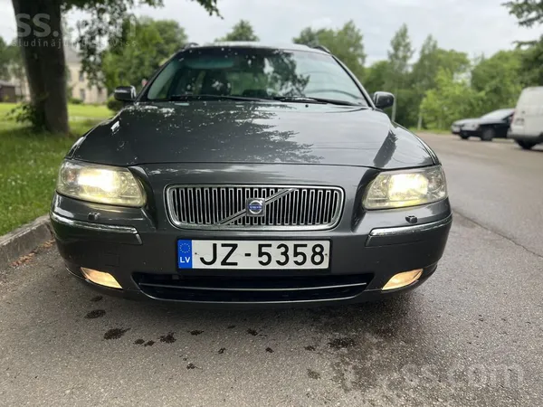 Volvo Машина в хорошем состояние новый техосмотр 2.4д5 м