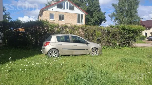 Renault Pārdodu Renault Clio rezerves dalām vienā gabalā. 
