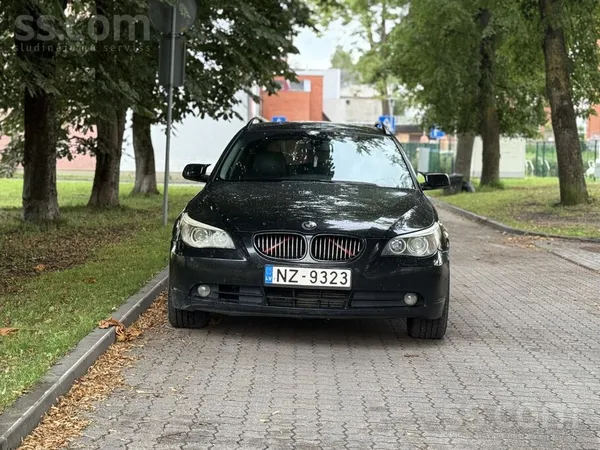 BMW Sakara ar plānu mainu tirgoju ģimenes auto .