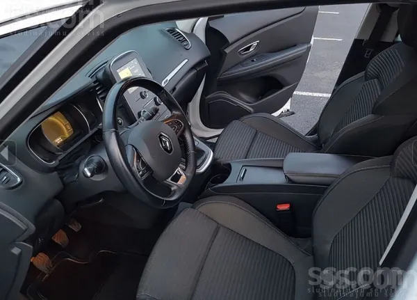 Renault В связи с покупкой нового автомобиля продаю свой R