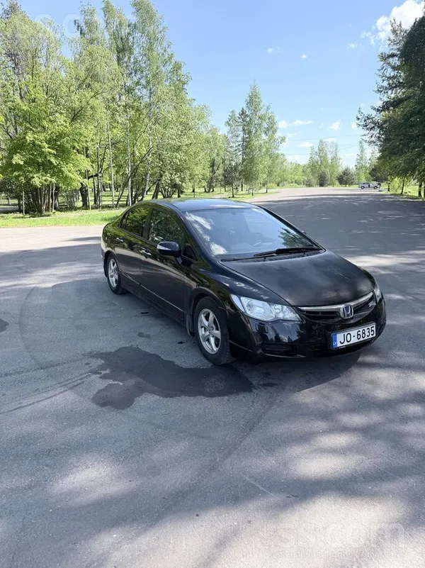 Honda Honda Civic Hybrid ekonomisks un uzticams auto ar 