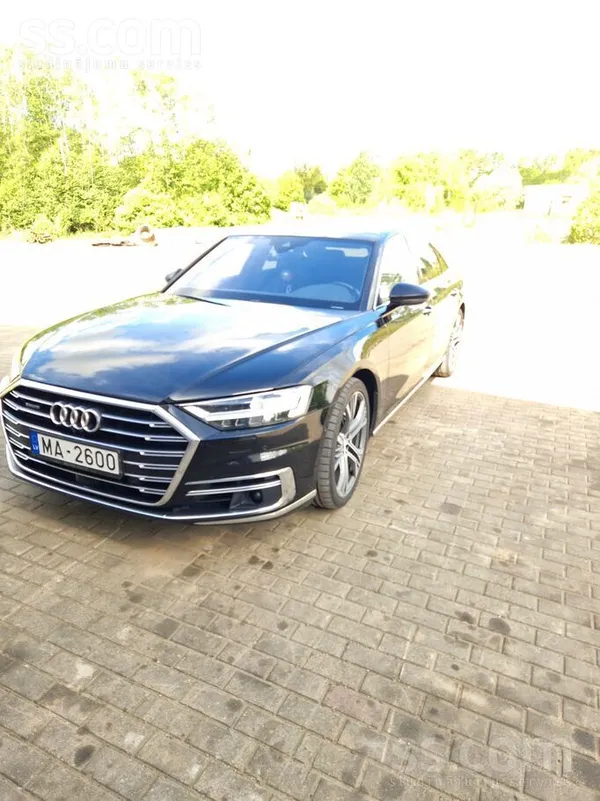 Uzņēmums pārdod Audi A8. Pvn iekļauts cenā.