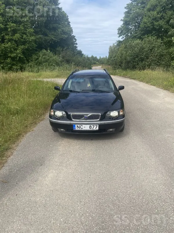 Pārdod normàla stāvoklī braucošu auto nesen uzpildîts kondicionieris- Ella m