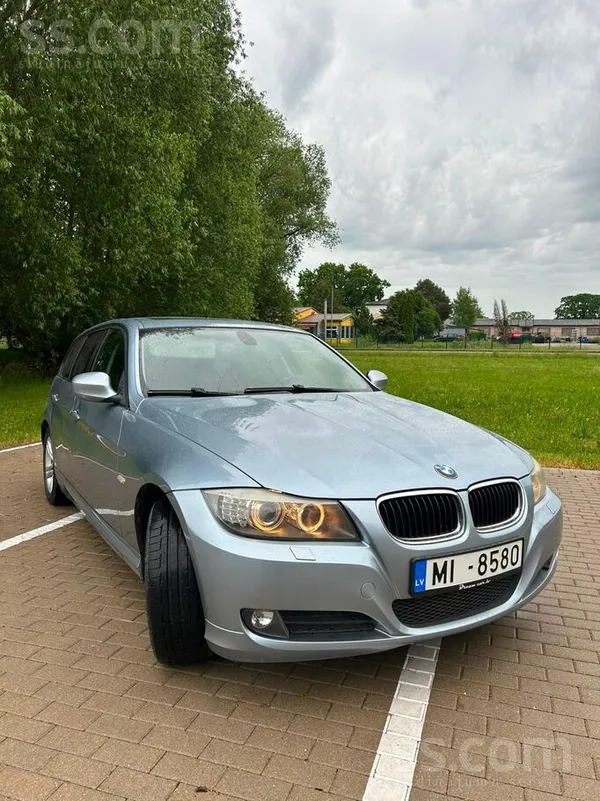 BMW Pārdodu BMW 318d, 2010. gads (105 kW). 